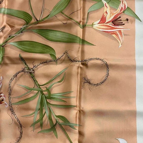 Salvatore Ferragamo silk scarf - Picture 3 of 8